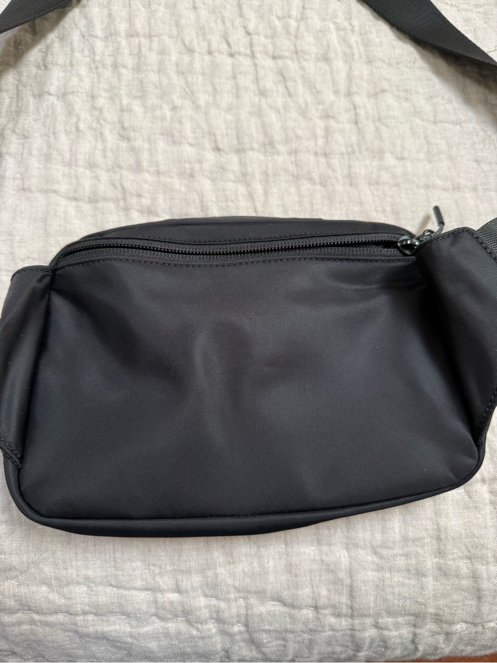Lululemon Everywhere Black Belt Bag 1L Crossbody New Without Tags - Picture 3 of 5